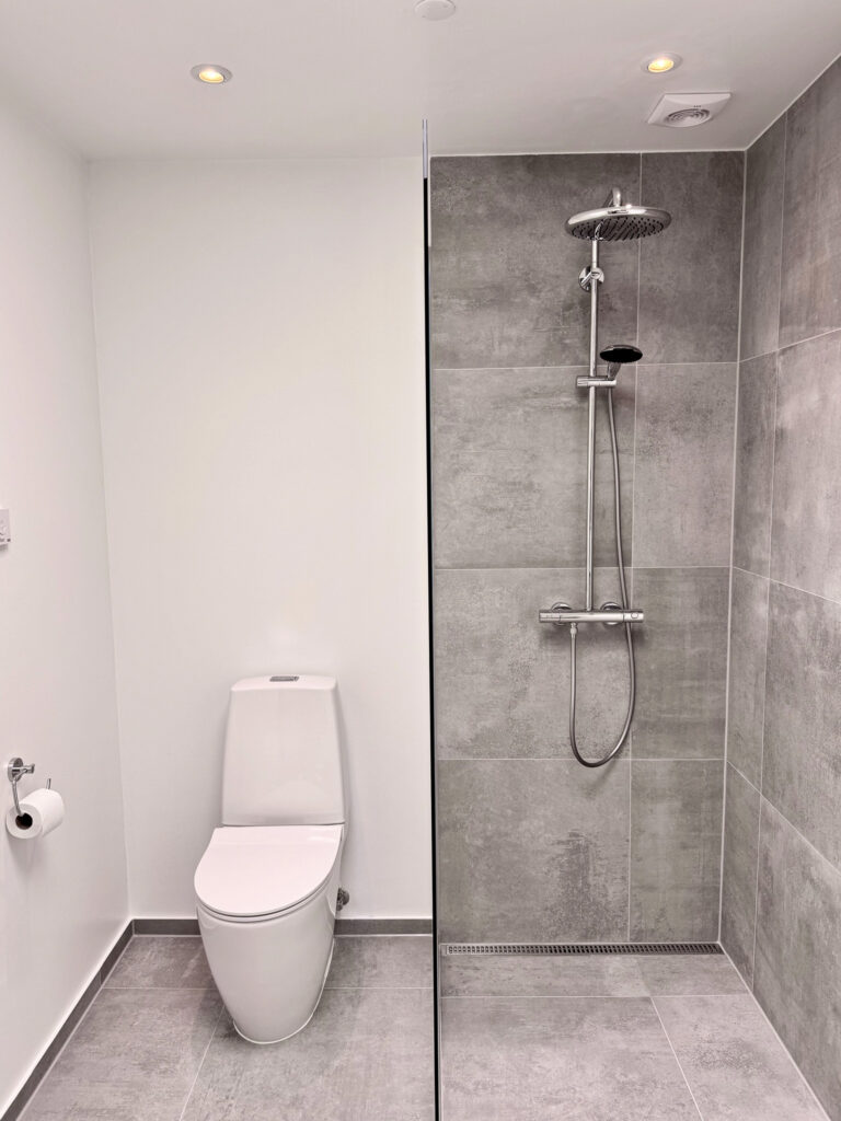 renovering af bad med fokus på kvalitet og pris